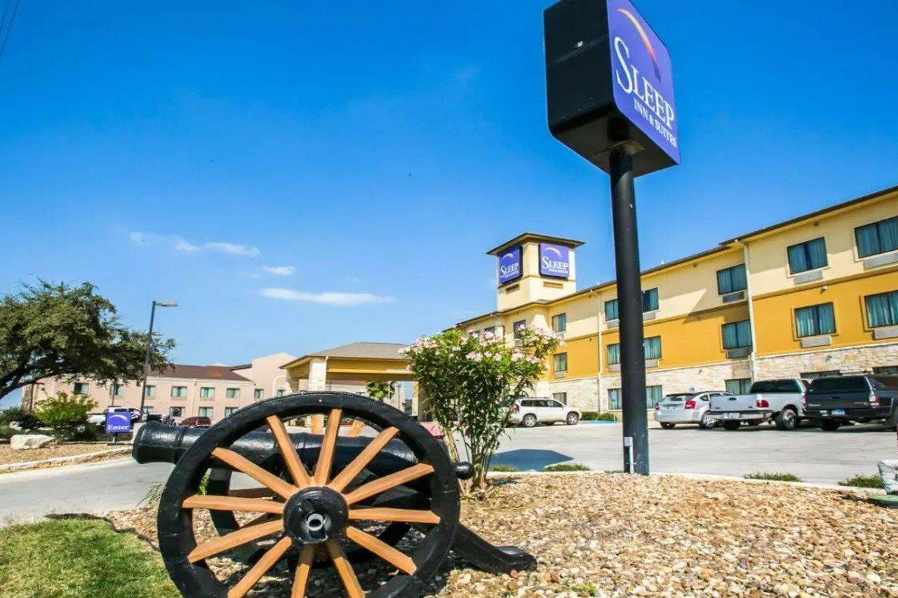 Sleep Inn & Suites Near Palmetto State Park Gonzales Exterior photo