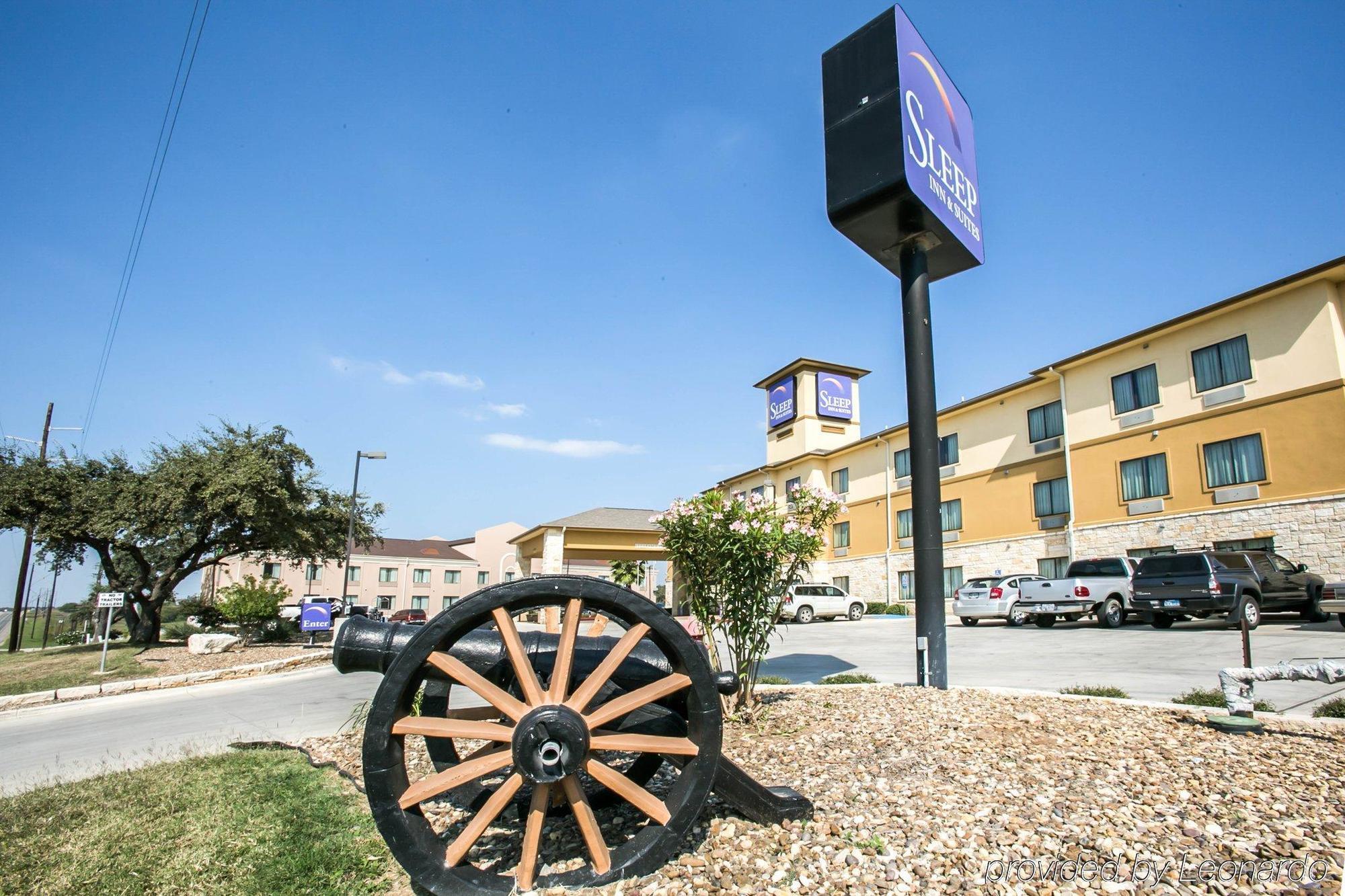 Sleep Inn & Suites Near Palmetto State Park Gonzales Exterior photo